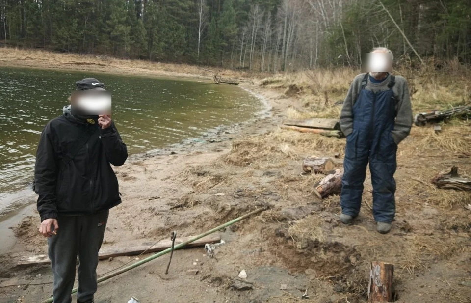 Рыбаки вышли в Красноярское море без весел и на неисправной лодке. Фото: КГКУ "Спасатель"