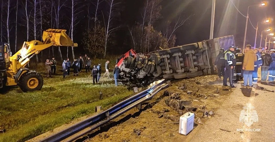 В ДТП с тремя автомобилями в Орловской области погибли шесть человек. Фото: пресс-служба ГУ МЧС России по Орловской области