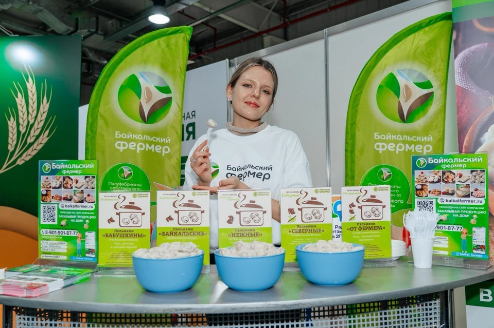 Пельмени от «Байкальского фермера» оценили гости фестиваля от «Комсомольской правды». Фото: Дмитрий Имыгинов.