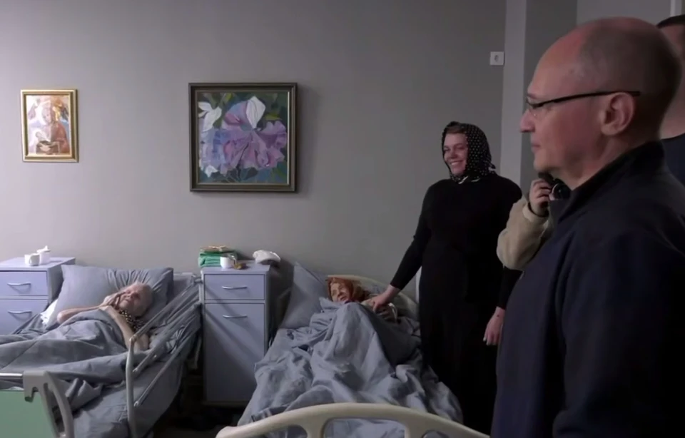 Во время визита в центр осмотрели палаты и оценили благоустройство территории. Фото - тг-канал Леонида Пасечника