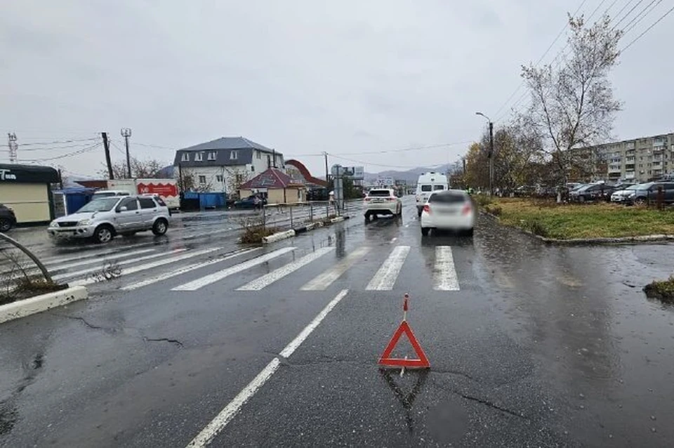 Девушка переходила дорогу по нерегулируемому пешеходному переходу. Фото: https://t.me/prim_police