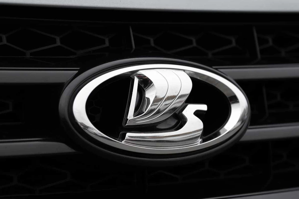 Бензин для Лада. Anton Pentegov / Shutterstock.com / Fotodom