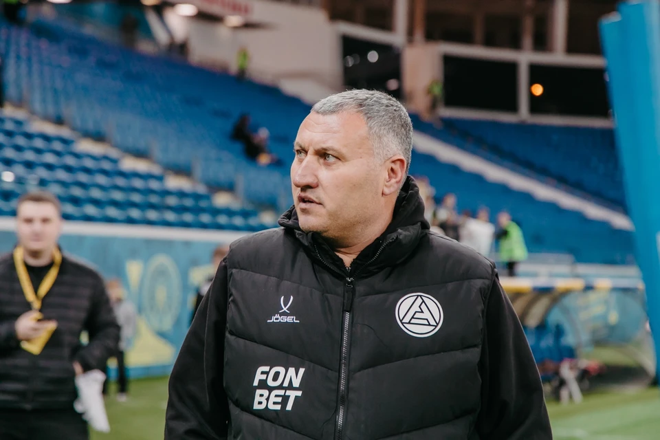 Заур Тедеев не понимает, почему судьи так долго смотрели эпизод с первым голом «Ростова» Фото: ФК «Акрон» (Тольятти)