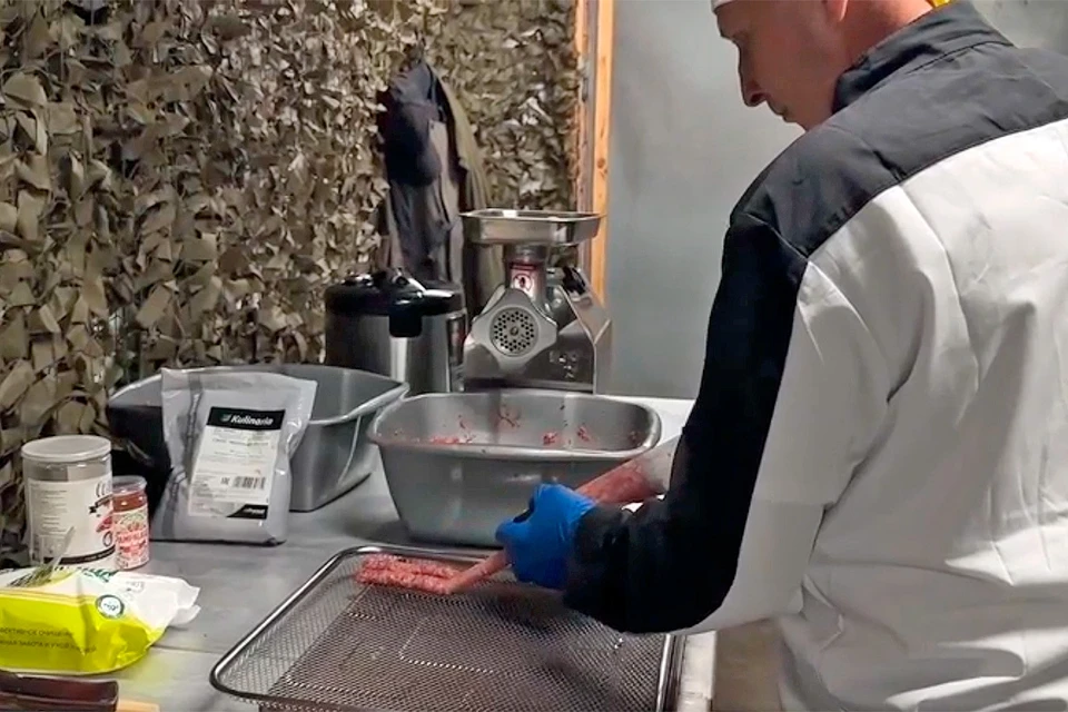 В основные районы подразделений группировки войск «Центр» поставлены дегидраторы и вакууматоры для подготовки «продуктовых комплектов выживания» для штурмовых групп.