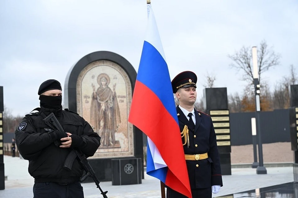 В ДНР росгвардейцы приняли участие в церемонии открытия мемориального комплекса. Фото: Росгвардия ДНР