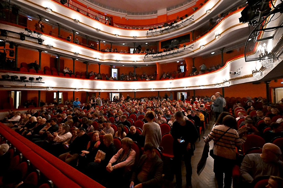 В Московском театре Маяковского – громкий скандал.