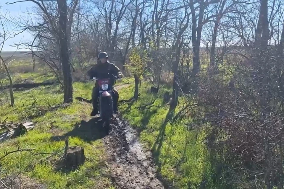 Питбайки помогают бойцам вести работу на передовой. Фото: минобороны РФ