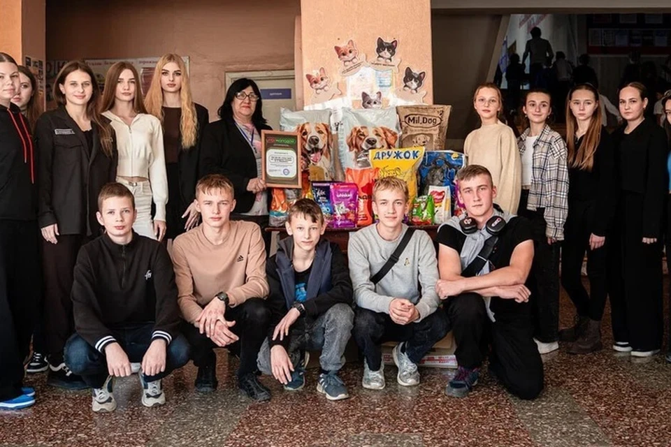 Молодежные активисты доставили корма в приют для животных. Фото: «Юг Молодой»