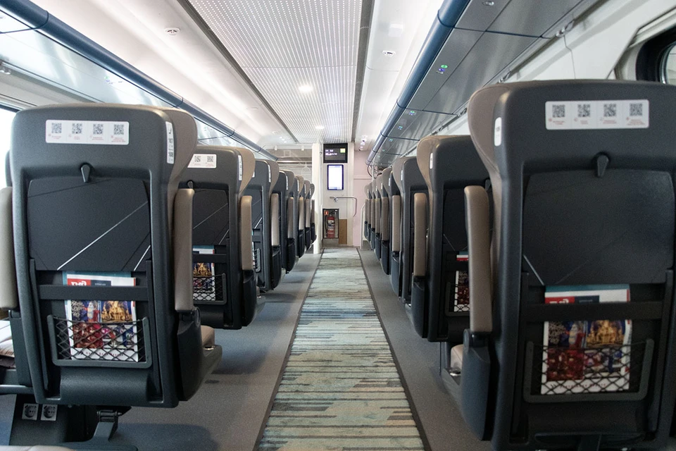 Внутри вагона «Авроры» с местами для сидения