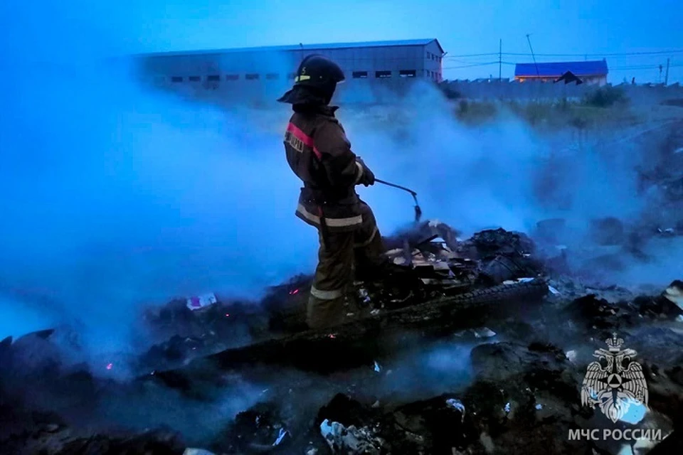 Мусор подожгли неизвестные в Якутске. Фото: МЧС Якутии