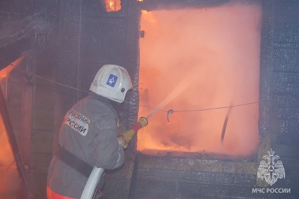 Здание администрации горело в селе Соморсун. Фото: МЧС Якутии