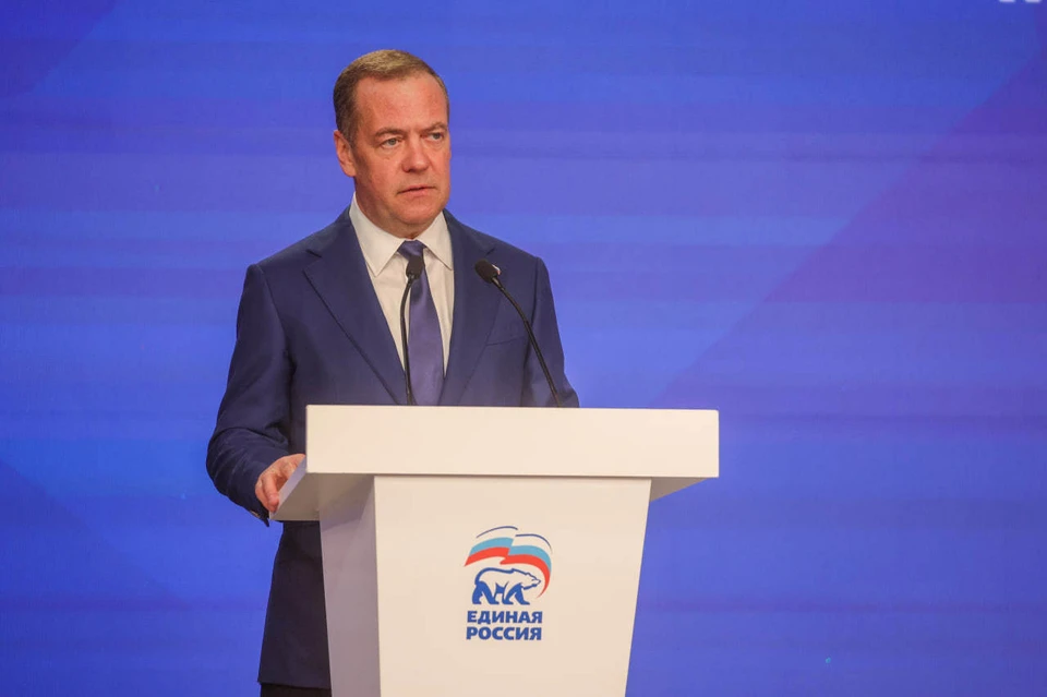 Медведев заявил, что залог будущей победы России в единстве россиян