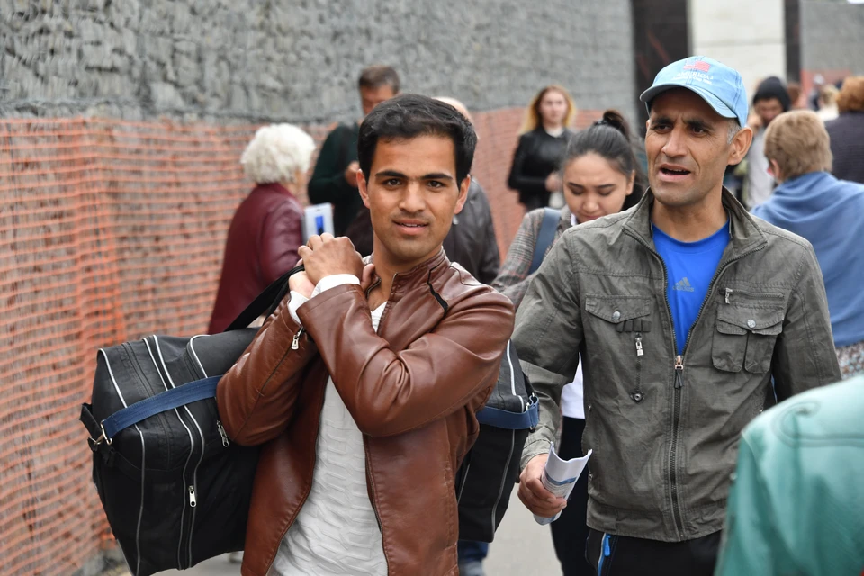 Клиентов женщина искала в отделениях МФЦ.