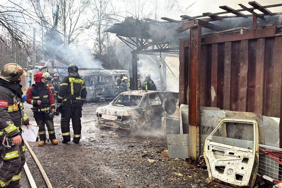 Еще двое детей сумели выбраться из пожара. Фото: Андрей Хорт