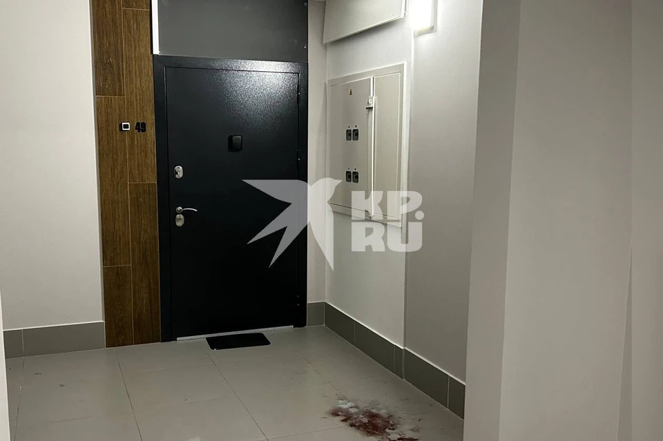 Никто не знал, что за ужас творился за этой дверью.