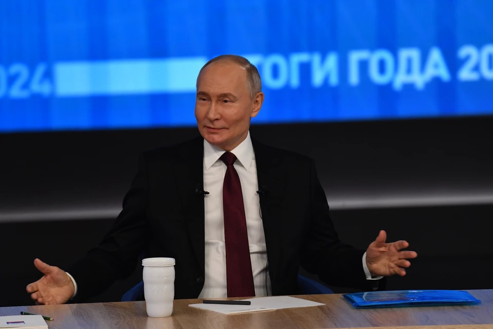 «Мы тебе завидуем, даже батюшка»: Путин пошутил во время общения с детьми военнослужащих СВО на Красной площади