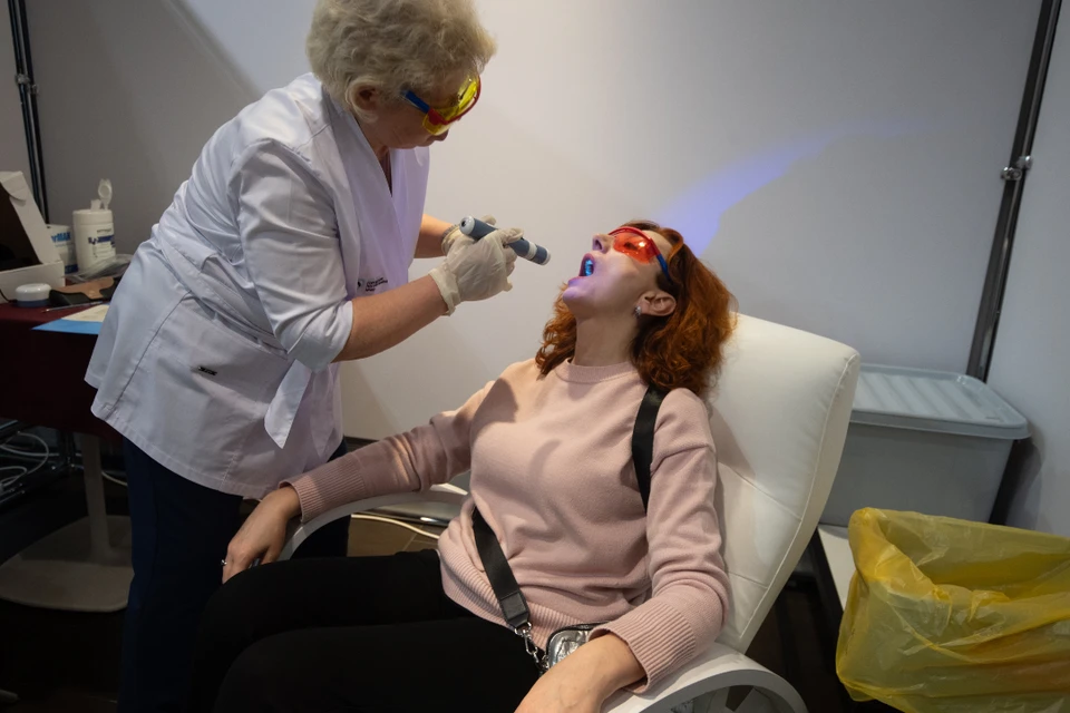 Во время роста зубов мудрости нужно полоскать рот антисептиками