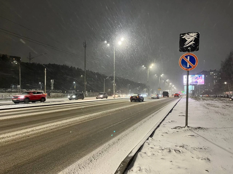 Спецтехника работала всю ночь. Фото: t.me/udm_pogoda