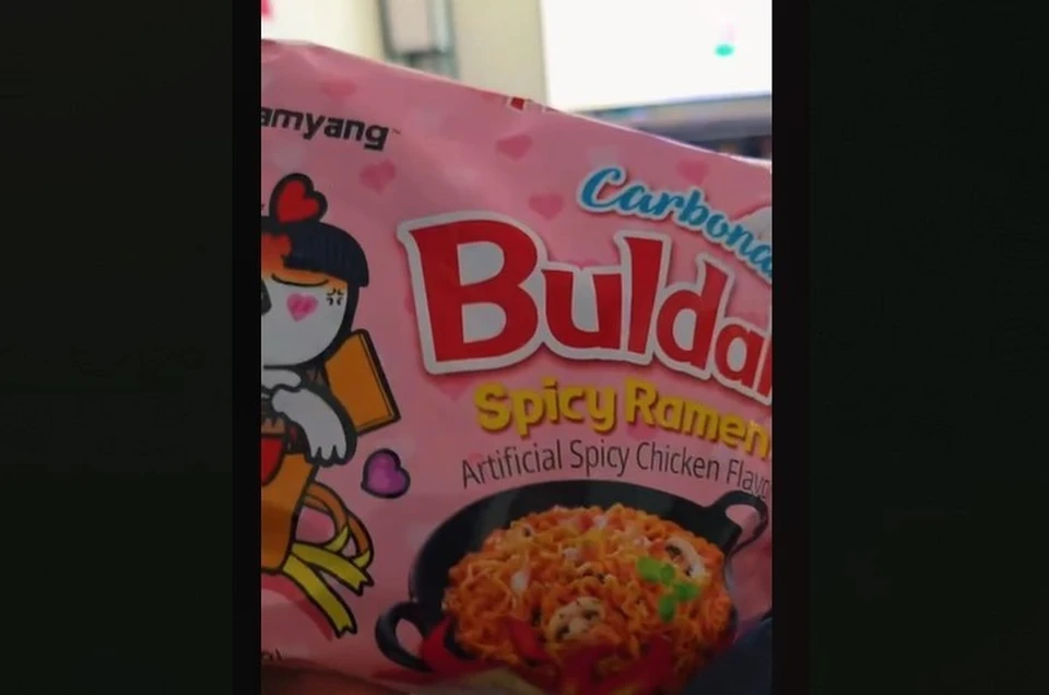 Эта лапша продается в наших магазинах с азиатской едой. Фото: скрин с видео