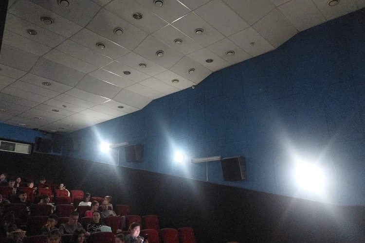 У детей ожоги глаз: в Хакасии от работы бактерицидной лампы пострадали 15 посетителей кинотеатра