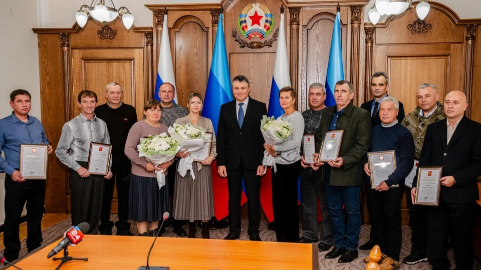 Награды вручил глава ЛНР. ФОТО: АГ ЛНР