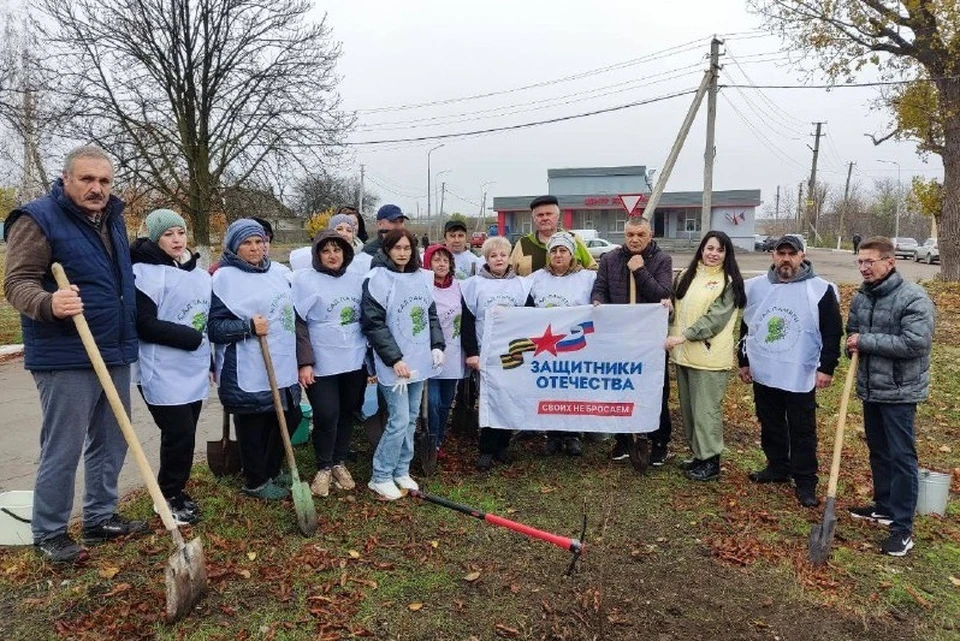 Каждый посаженный саженец будет напоминать потомкам о подвигах предков и необходимости беречь мир. Фото: t.me/fond_ZO_DPR