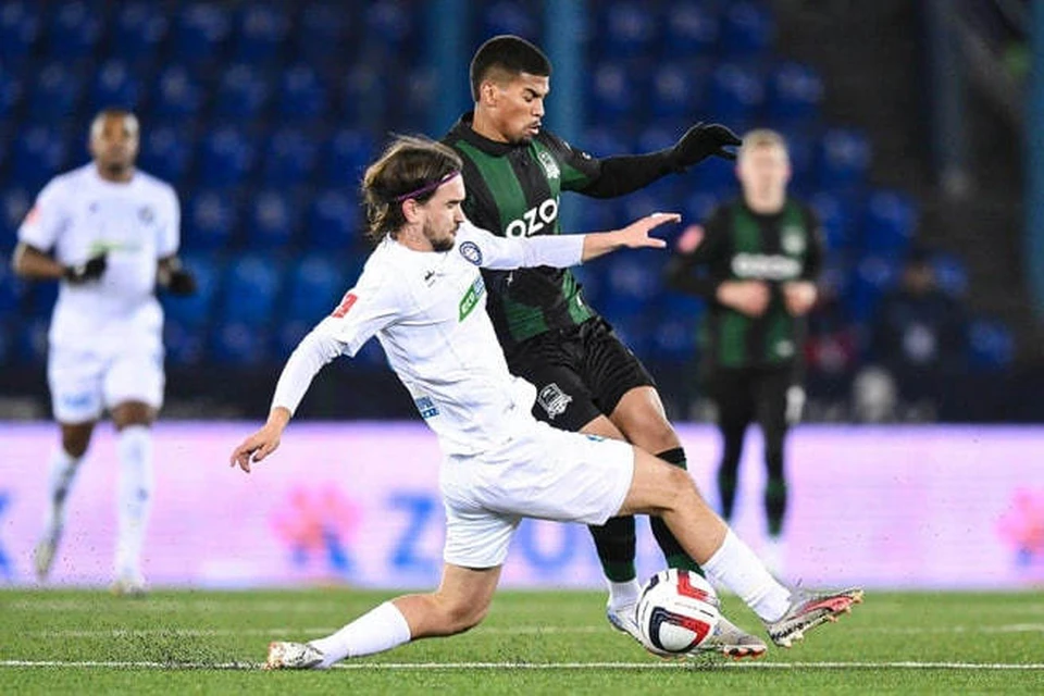 Чемпиону помог только его лучший нападающий