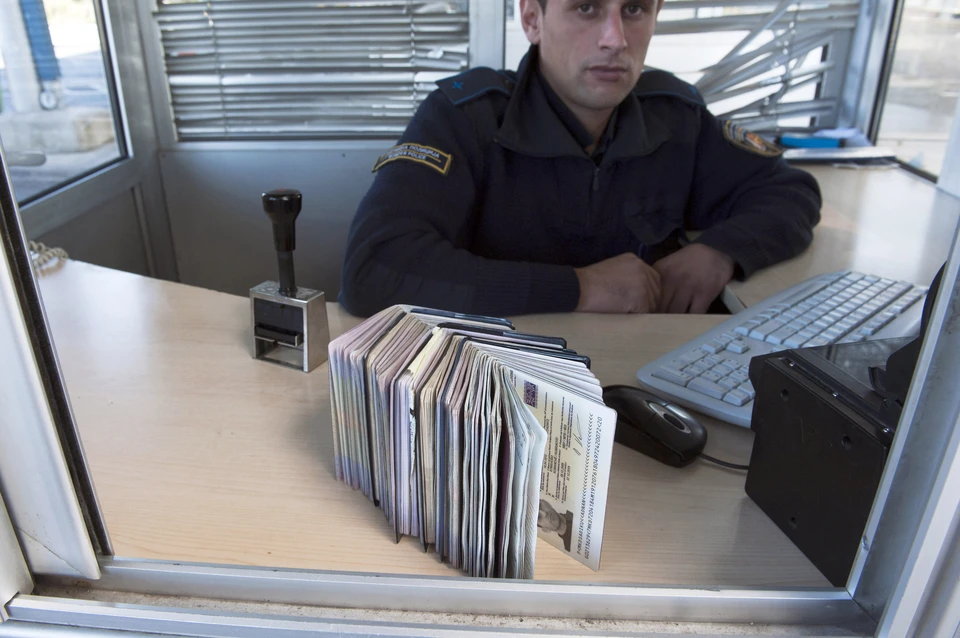 ЕК предупредила Сербию о рисках для Евросоюза от выдачи паспортов россиянам