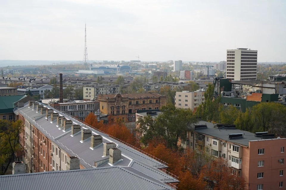 В Мариуполе до конца 2025 года отремонтируют кровли в 30 многоквартирных домах. Фото: ТГ/Кольцов