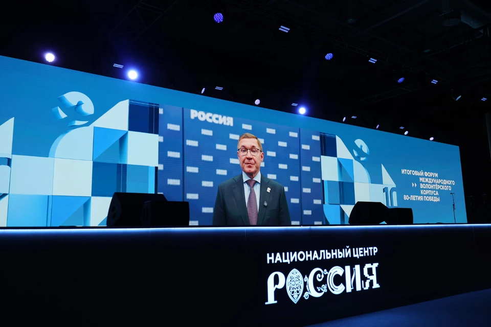 Владимир Якушев поблагодарил добровольцев Международного волонтёрского корпуса. Фото: ER.RU.