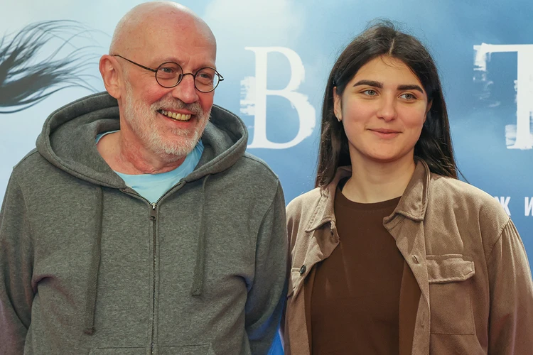 Александр Гордон с новой женой произвел фурор