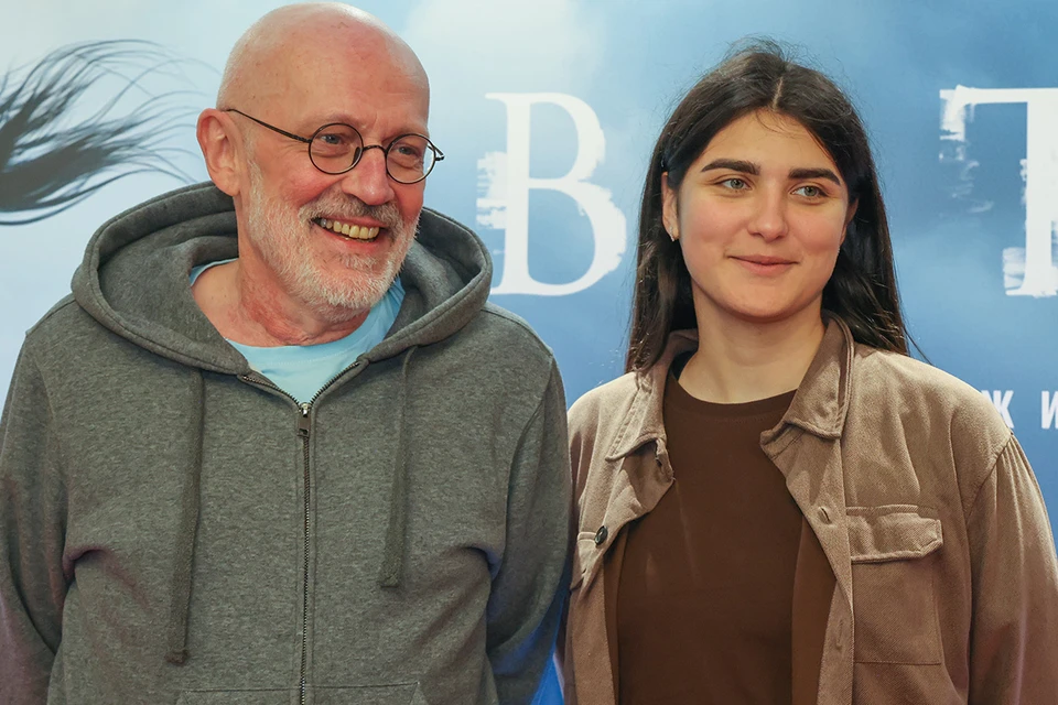 Александр Гордон впервые за долгое время вывел в свет пятую жену Софию Каландадзе. Фото: Владимир Гердо/ТАСС