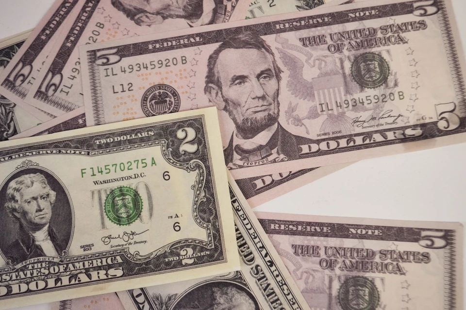 Жителя Владивостока осудят за незаконный перевод 20 тысяч долларов в ОАЭ