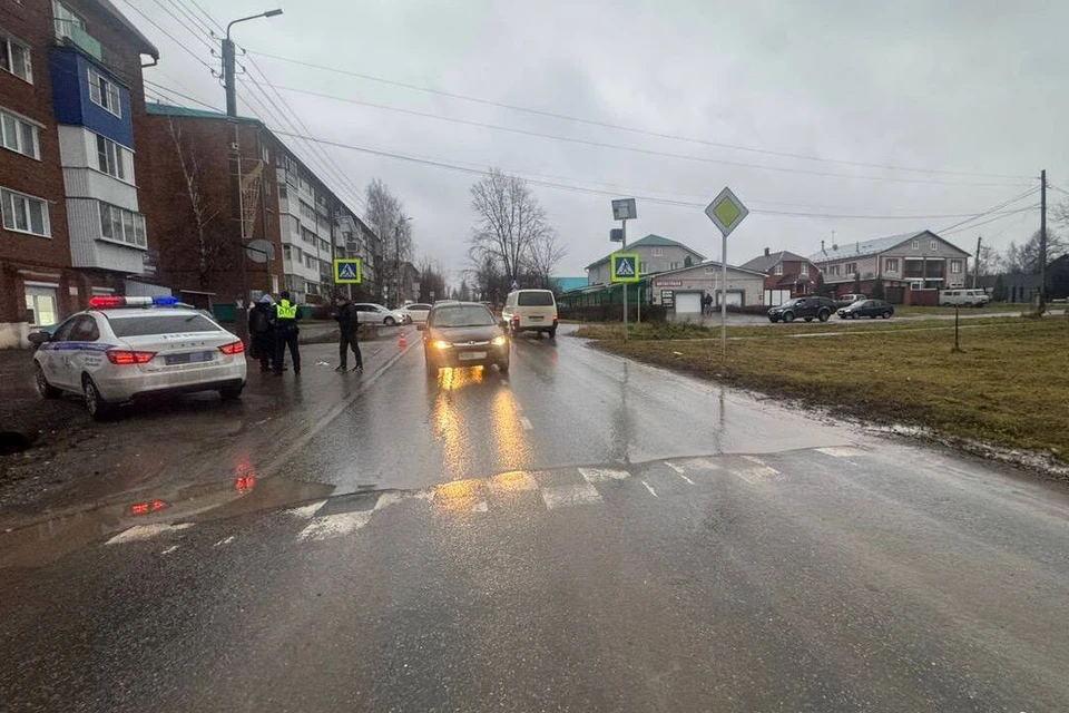 Пострадавшего 17-летнего пешехода госпитализировали. Фото: пресс-служба Госавтоинспекции Удмуртии