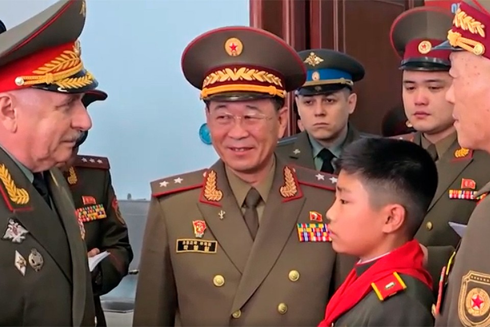 Российских военных пригласили в Пхеньян