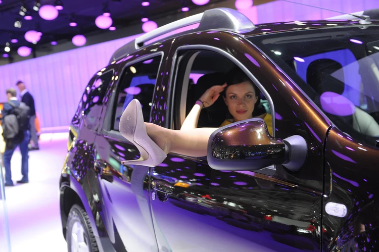 Кружевые комбинезондағы порно