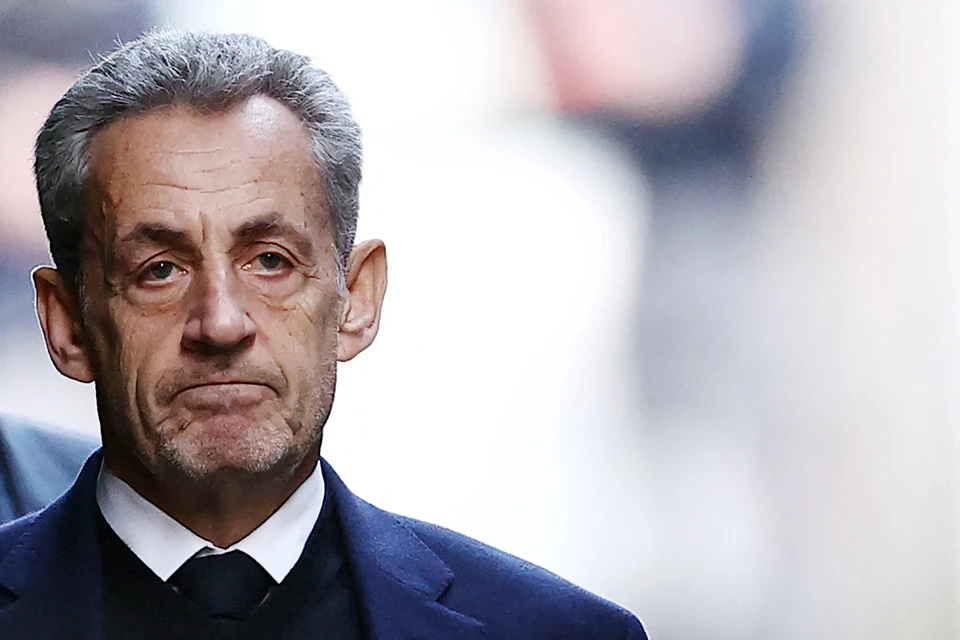 Вину Саркози не признал, подал апелляцию на меру пресечения, и на этот раз суд пошел навстречу