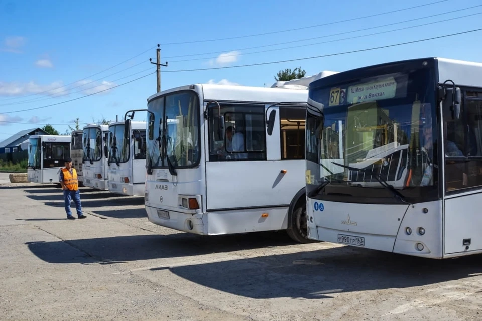 Автобусы №№ 1, 22, 50, 67 ходят до остановки «ЦУМ «Самара».