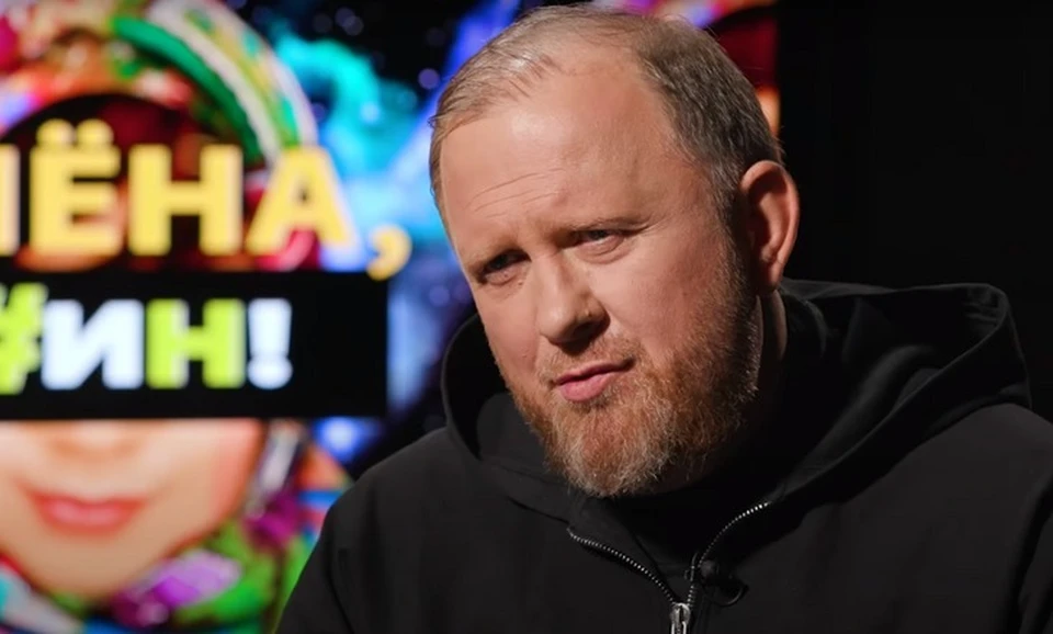 Шеф-повар Константин Ивлев рассказал в Минске, как учился целоваться на томатах. Фото: кадр видео YouTube-шоу «Алена, блин!»