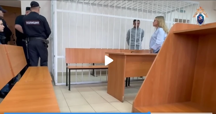 «Обещали не выдвигать обвинение и вернуть 700 тысяч»: омича задержали за поджог машины полиции