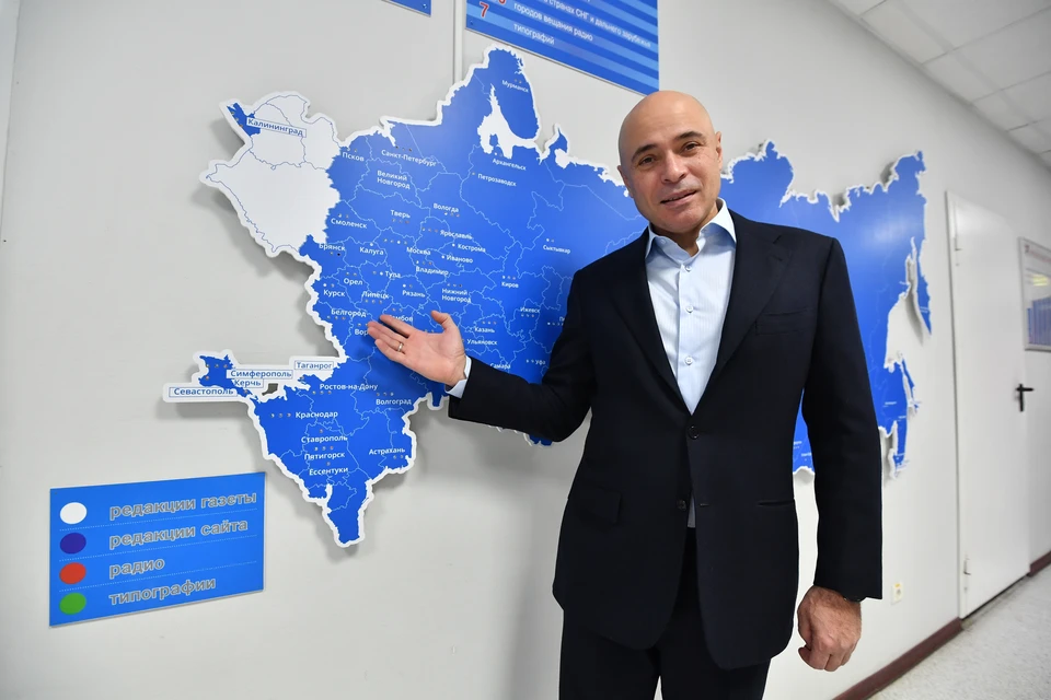 Игорь Артамонов пообещал рассказать о проделанной работе и новых проектах.