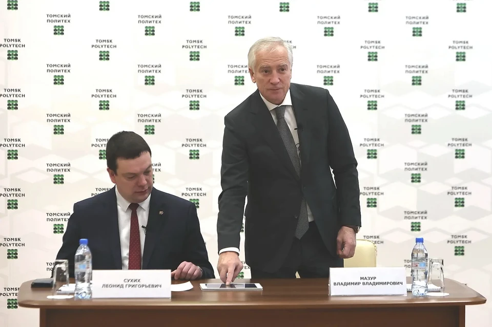 Губернатор Томской области Владимир Мазур и и.о. ректора ТПУ Леонид Сухих. Фото: tomsk.gov.ru