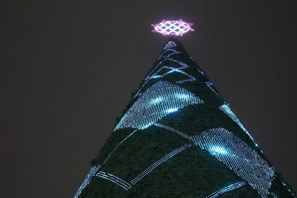 Расскажем, когда в Красноярске в 2025 году откроются главная и районные елки