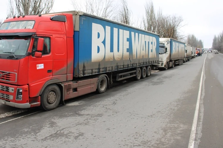 Новые автобусы, стройматериалы и запасы воды: Губернатор Тульской области Дмитрий Миляев доставил гумпомощь в Горловку