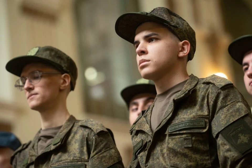 3000 призывников отправятся в войска из Петербурга.