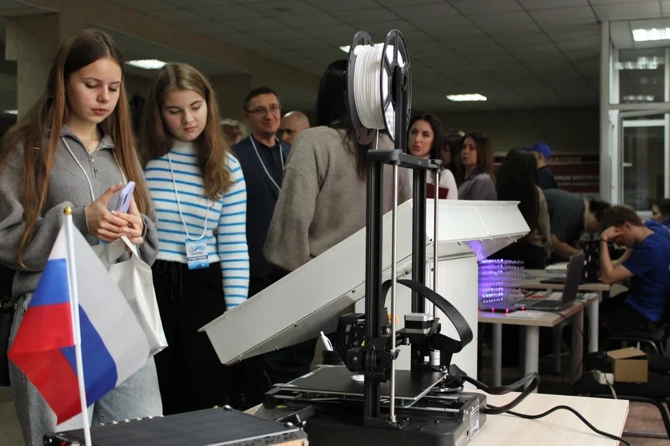 Форум стал площадкой для активных и инициативных школьников, которые хотят определиться с будущей профессией. Фото: Министерство молодежной политики ДНР