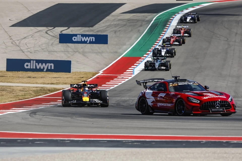 7News: в Австралии гоночное авто врезалось в толпу, пострадали девять человек