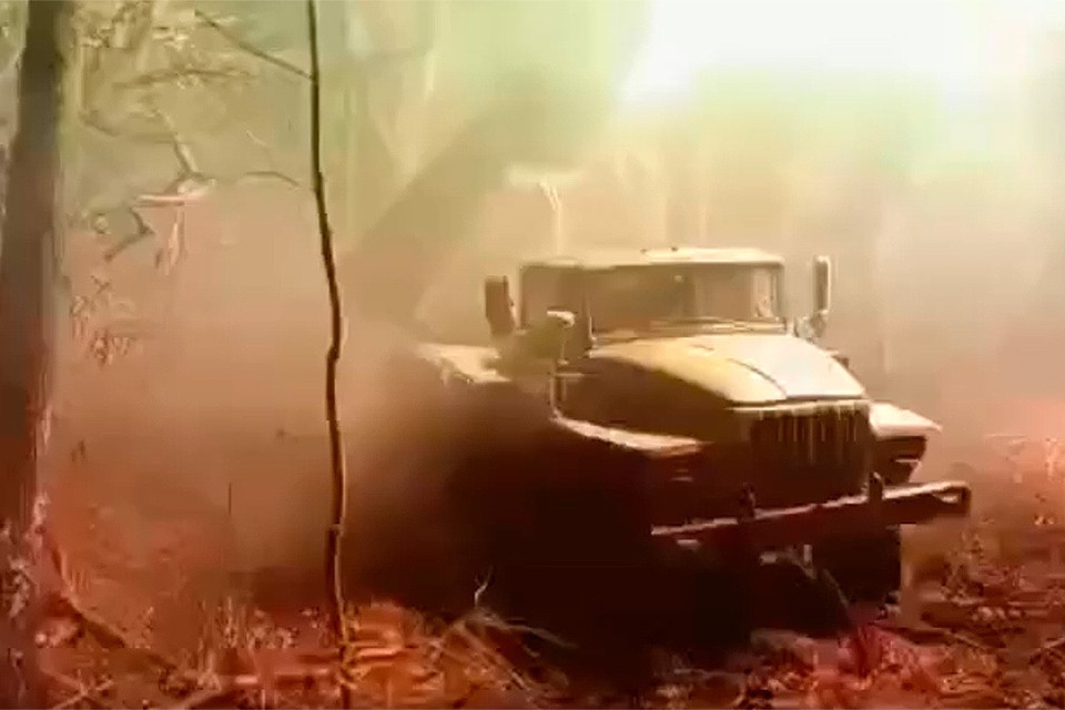 Бьют врага под чистым небом