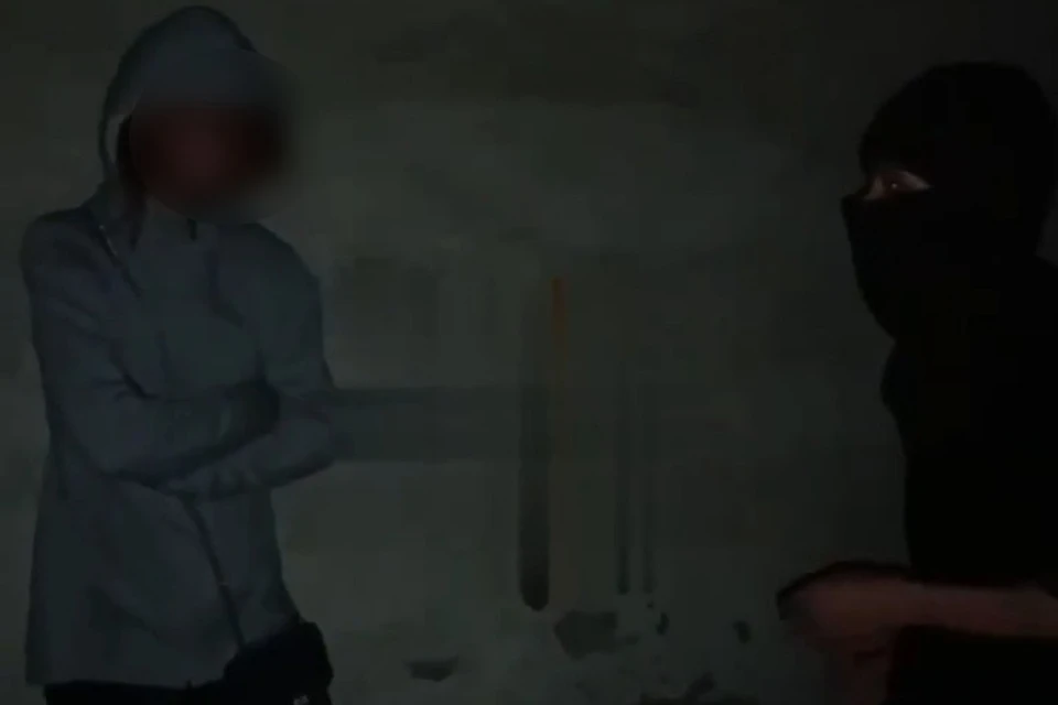 Подростки избили девочку в Макеевке и сняли издевательства на видео. Фото: Соцсети