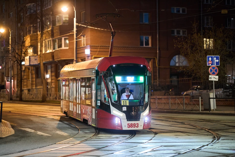 Демонтаж старых трамвайных путей завершен на 90% на Зеленском съезде